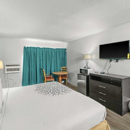 Executive Inn Rusk Bagian luar foto