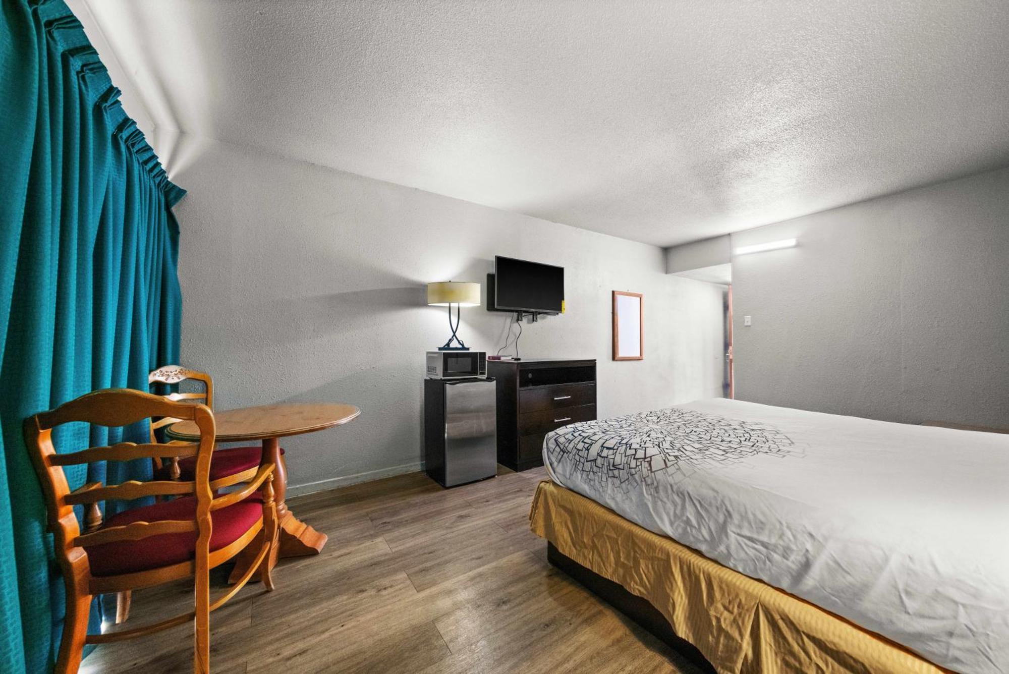 Executive Inn Rusk Bagian luar foto