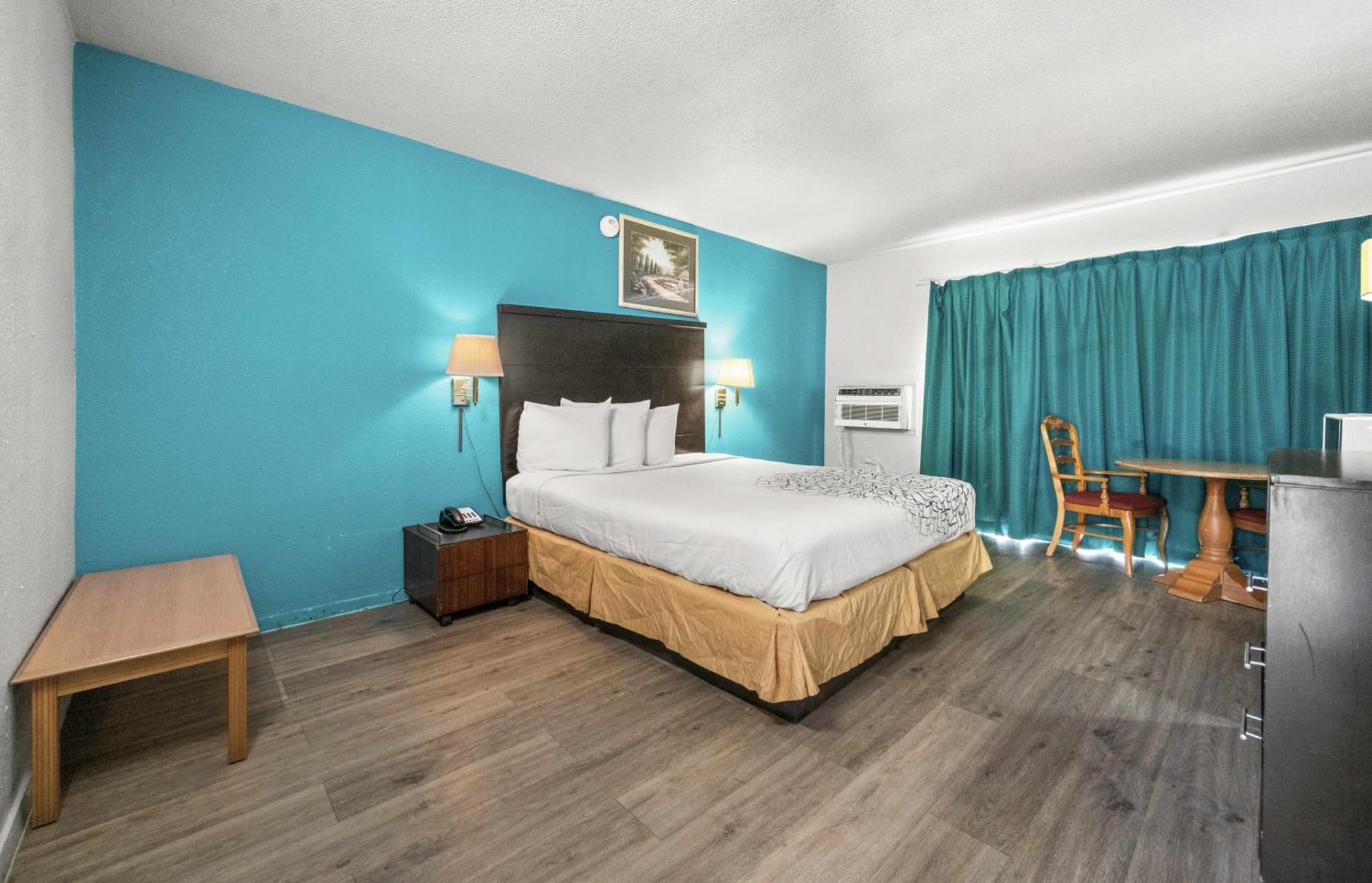 Executive Inn Rusk Bagian luar foto