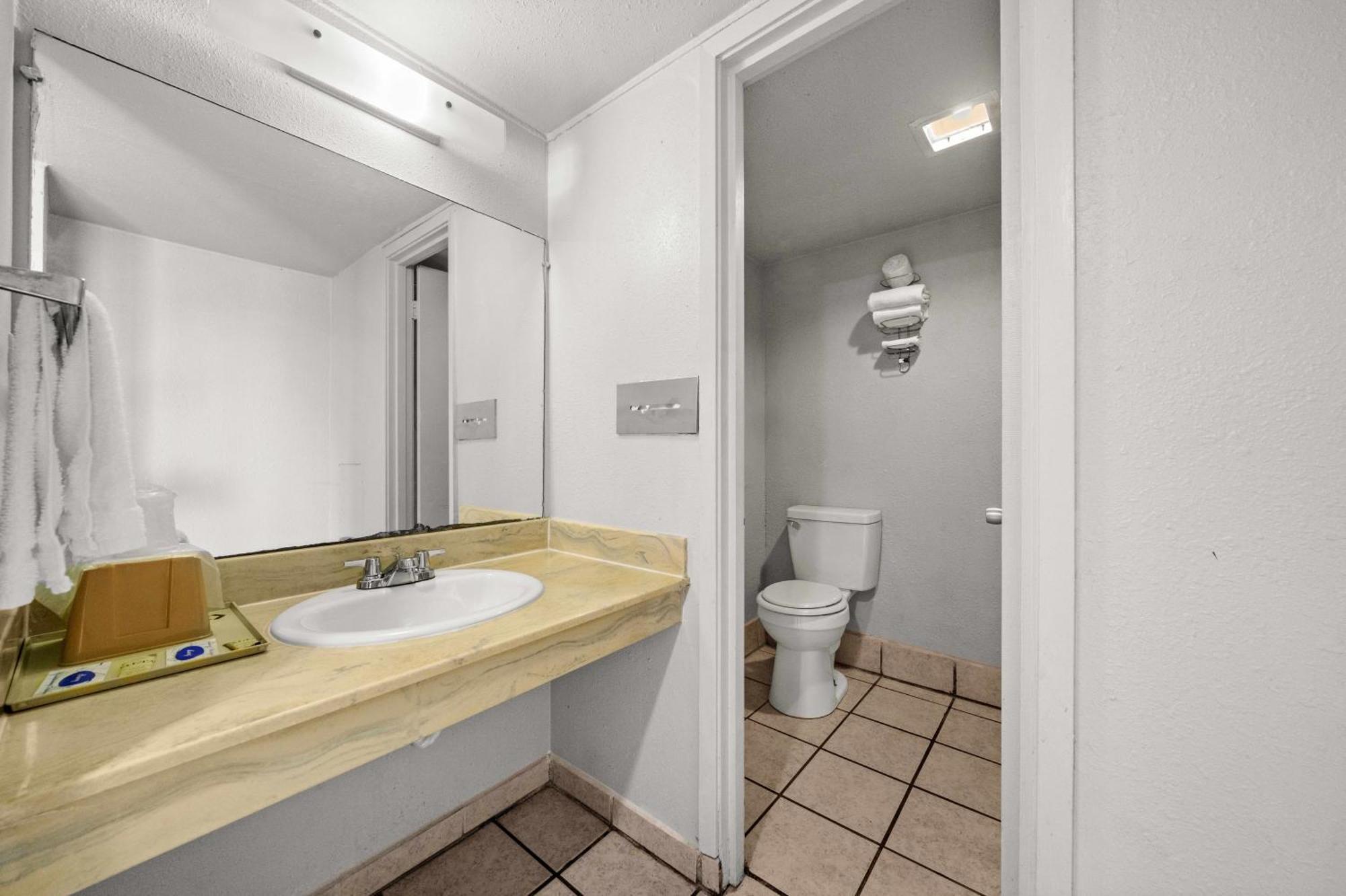 Executive Inn Rusk Bagian luar foto